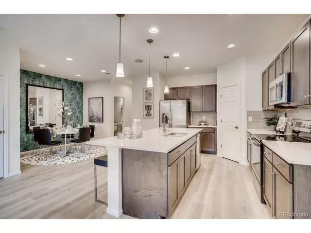 MLS: 7301307 Condo For Sale