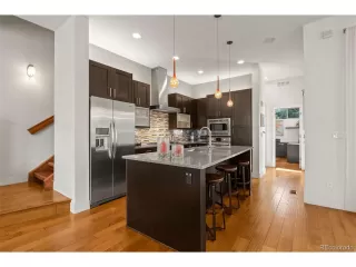 Photo #6: 7303843 Listing