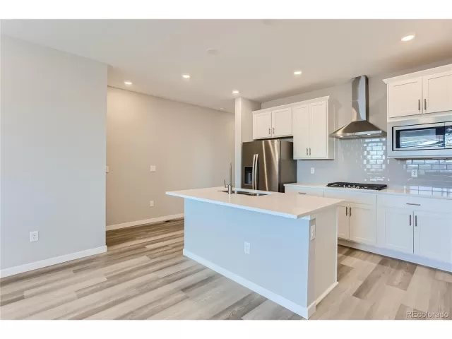 MLS: 7324998 Condo For Sale