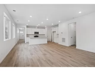 Photo #6: 7359115 Listing 