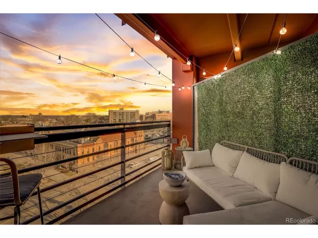 MLS: 7406742 Condo For Sale