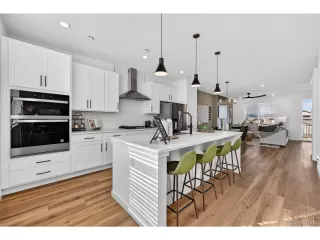 Photo #5: 7412621 Listing