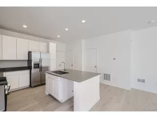 Photo #3: 7422155 Listing