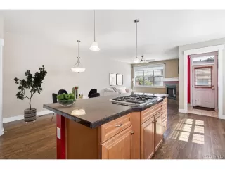 Photo #6: 7436959 Listing