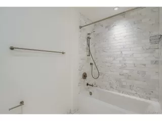 Photo #6: 7437121 Listing