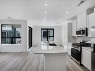 Photo #2: 7442208 Listing