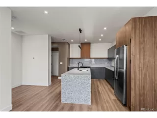 Photo #5: 7520415 Listing