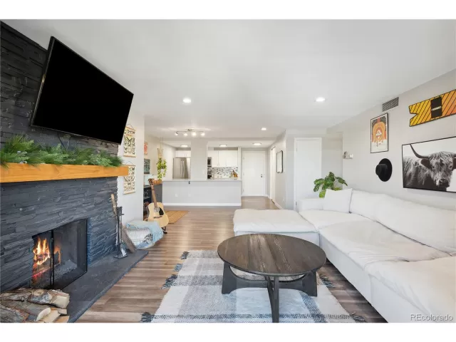 MLS: 7529672 Condo For Sale