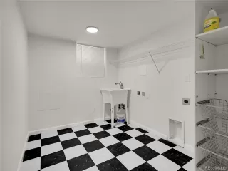 Photo #5: 7537110 Listing