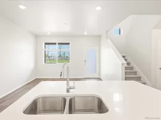 Photo #5: 7540776 Listing