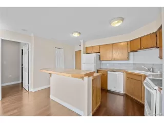 Photo #6: 7549700 Listing