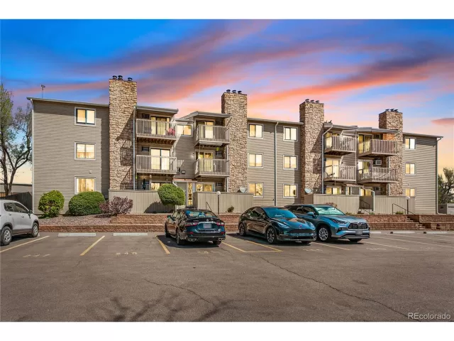 MLS: 7553694 Condo For Sale