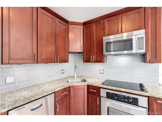 MLS: 7555224 Condo For Sale