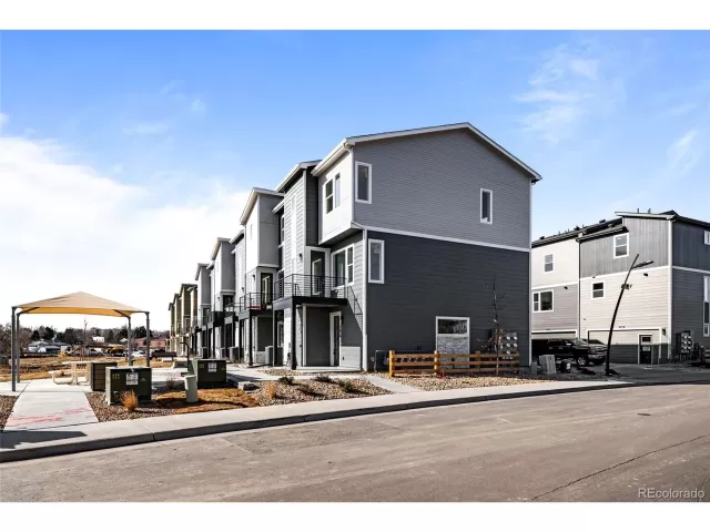 MLS: 7570621 Condo For Sale