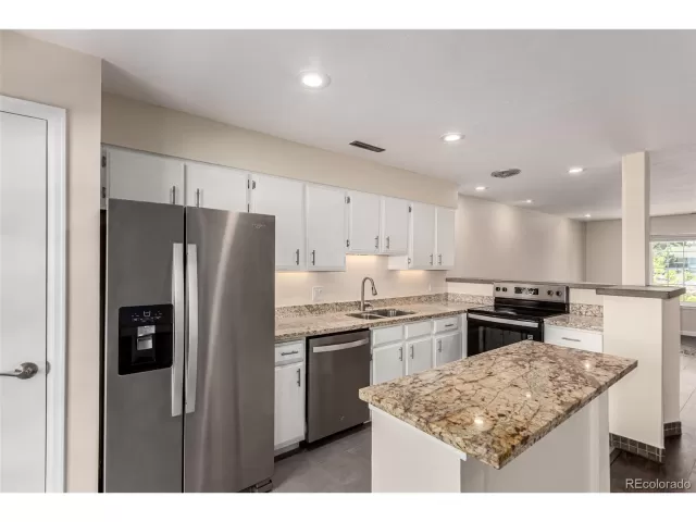 MLS: 7576694 Condo For Sale