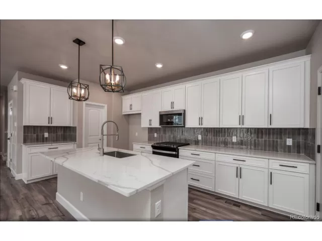 MLS: 7587891 Condo For Sale