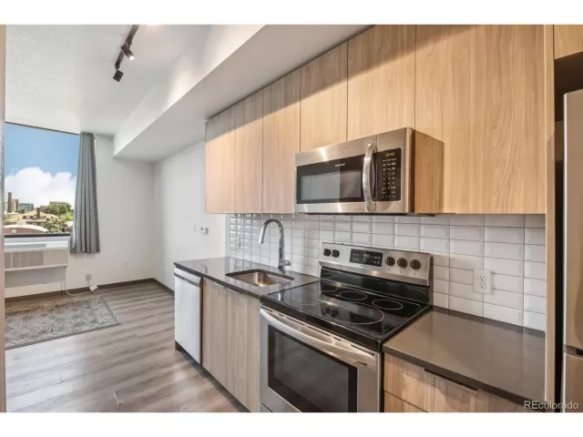 MLS: 7591714 Condo For Sale