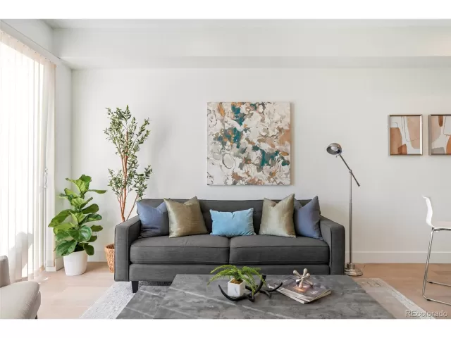 MLS: 7594672 Condo For Sale