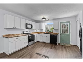 Photo #4: 7599434 Listing