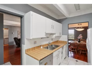 Photo #5: 7602900 Listing