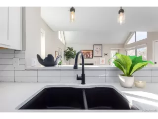 Photo #5: 7610232 Listing