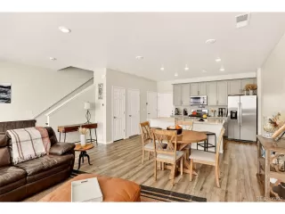 Photo #5: 7611199 Listing