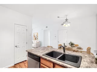 Photo #6: 7632549 Listing