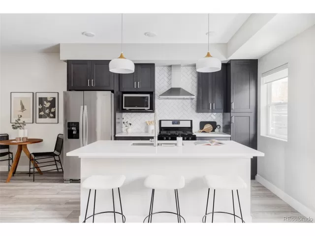 MLS: 7654528 Condo For Sale