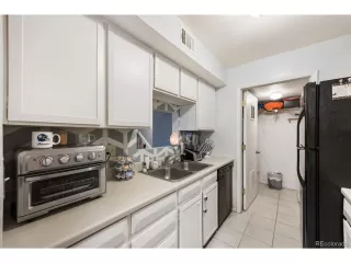 Photo #5: 7657284 Listing