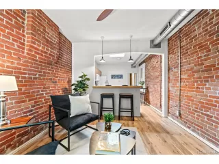 Photo #3: 7657290 Listing