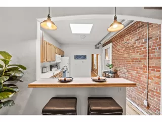 Photo #4: 7657290 Listing