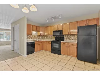 Photo #4: 7659111 Listing