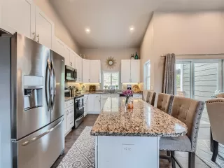 Photo #3: 7662739 Listing