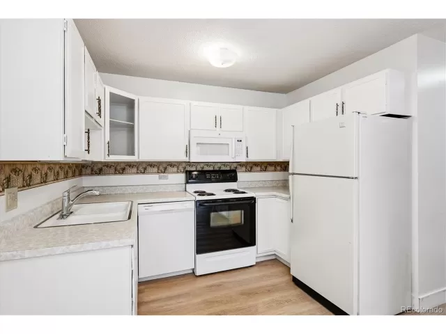 MLS: 7668709 Condo For Sale