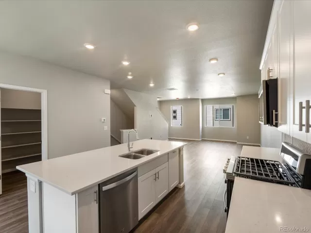 MLS: 7675846 Condo For Sale