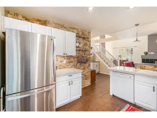 Photo #5: 7676967 Listing