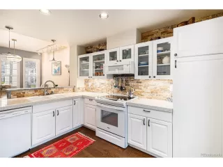 Photo #6: 7676967 Listing