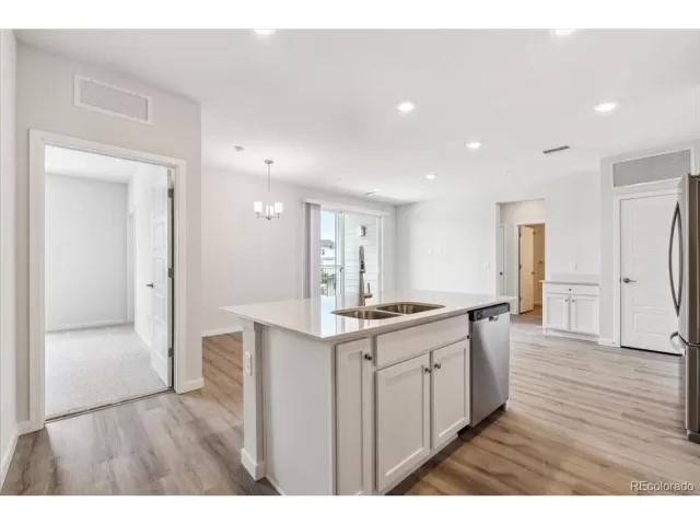 MLS: 7683677 Condo For Sale