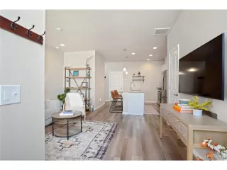 Photo #4: 7694460 Listing
