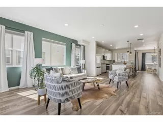 Photo #5: 7713800 Listing