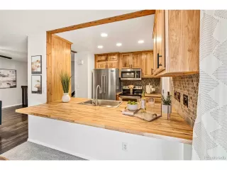 Photo #2: 7715899 Listing