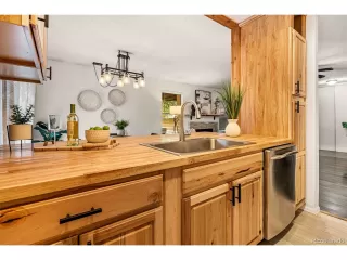 Photo #3: 7715899 Listing