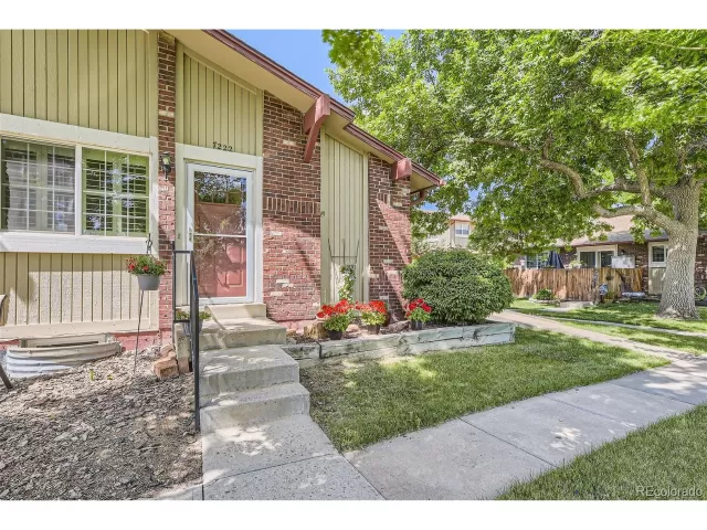 MLS: 7722824 Condo For Sale