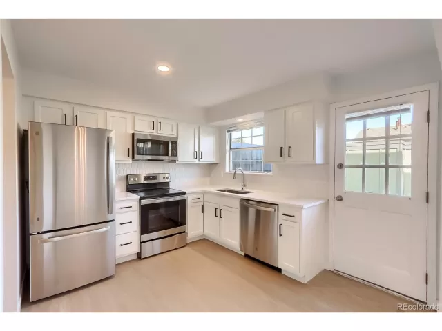 MLS: 7729278 Condo For Sale