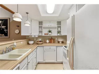 Photo #4: 7729621 Listing