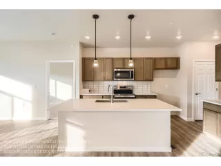 Photo #5: 7743503 Listing