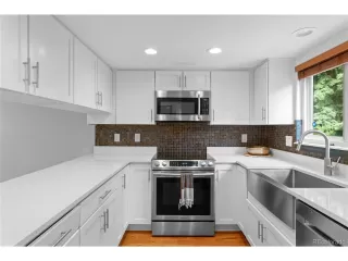 Photo #3: 7781066 Listing