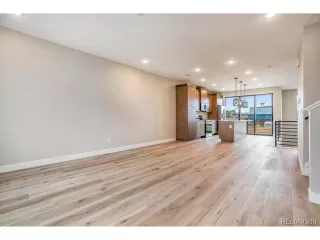 Photo #5: 7841862 Listing