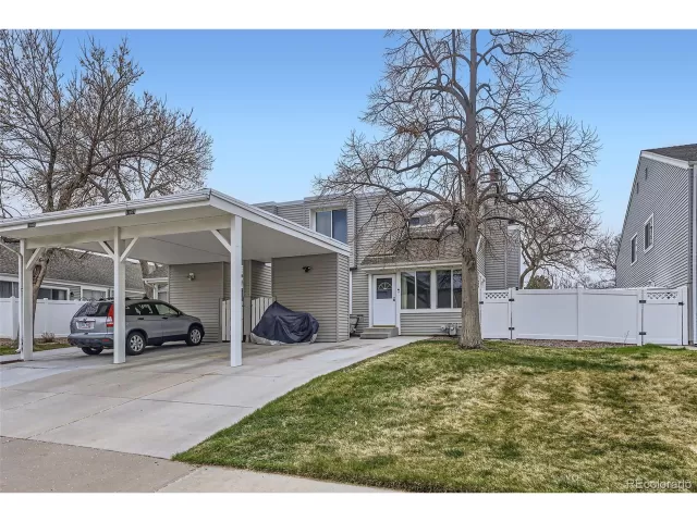 MLS: 7890448 Condo For Sale