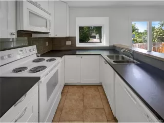 Photo #5: 7898657 Listing